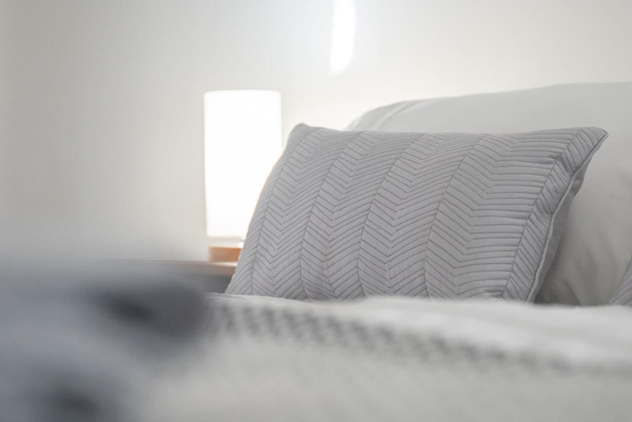 Dwellcome Home: West End 2-Bedroom with Free Parking & Wi-Fi Aberdeen Exterior photo