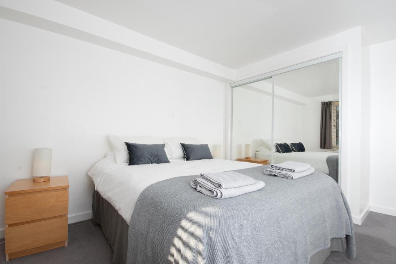 Dwellcome Home: West End 2-Bedroom with Free Parking & Wi-Fi Aberdeen Exterior photo