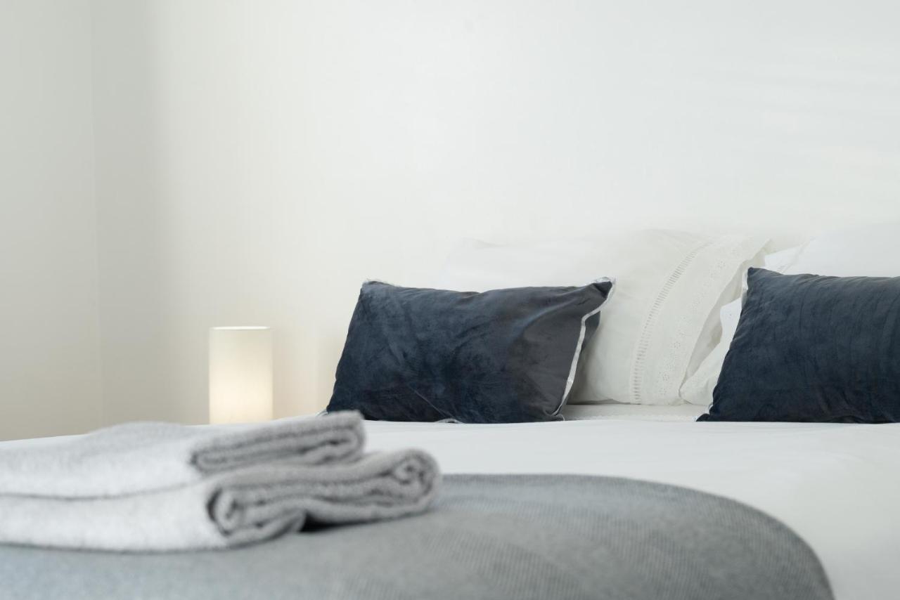 Dwellcome Home: West End 2-Bedroom with Free Parking & Wi-Fi Aberdeen Exterior photo