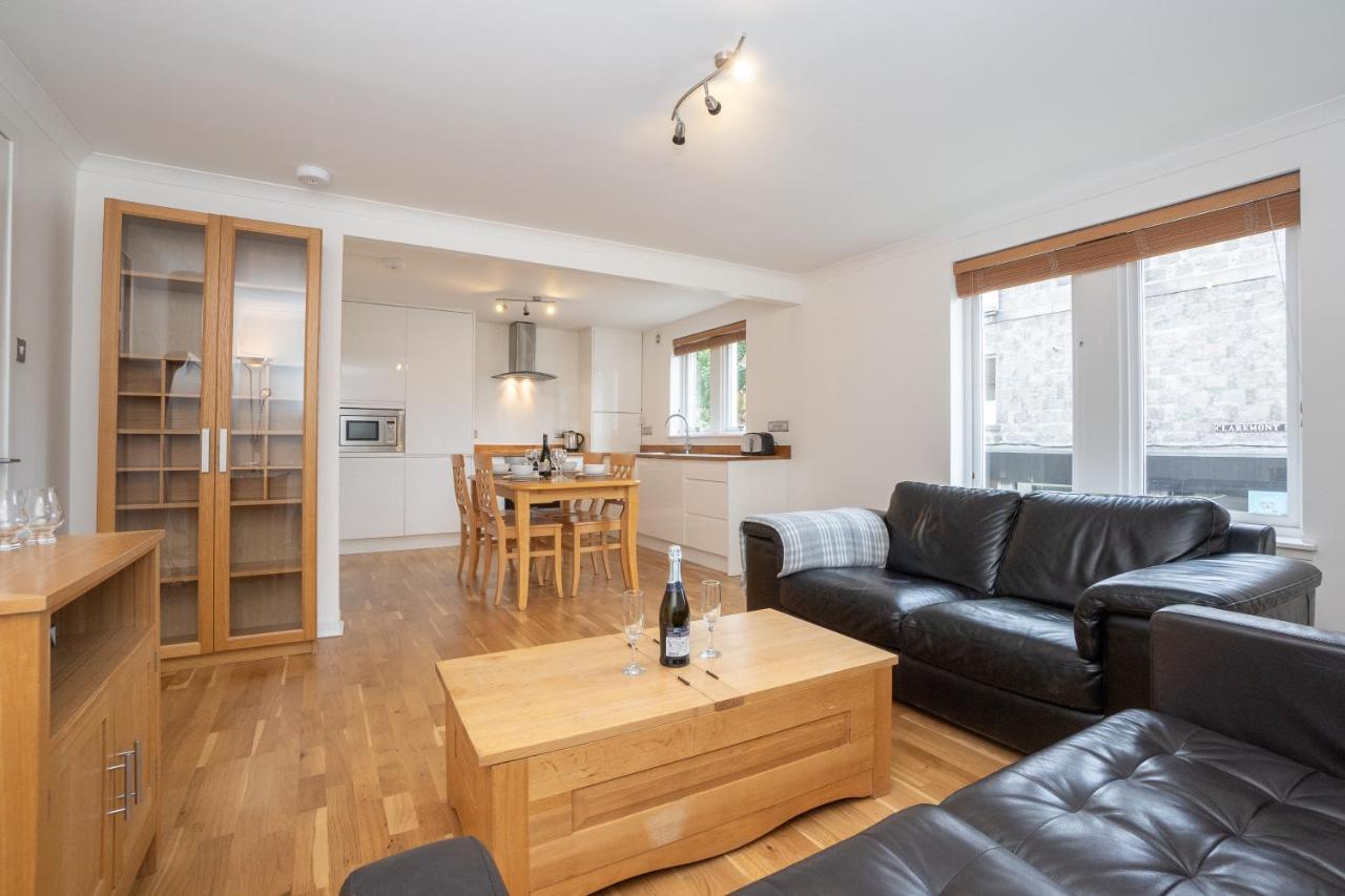 Dwellcome Home: West End 2-Bedroom with Free Parking & Wi-Fi Aberdeen Exterior photo