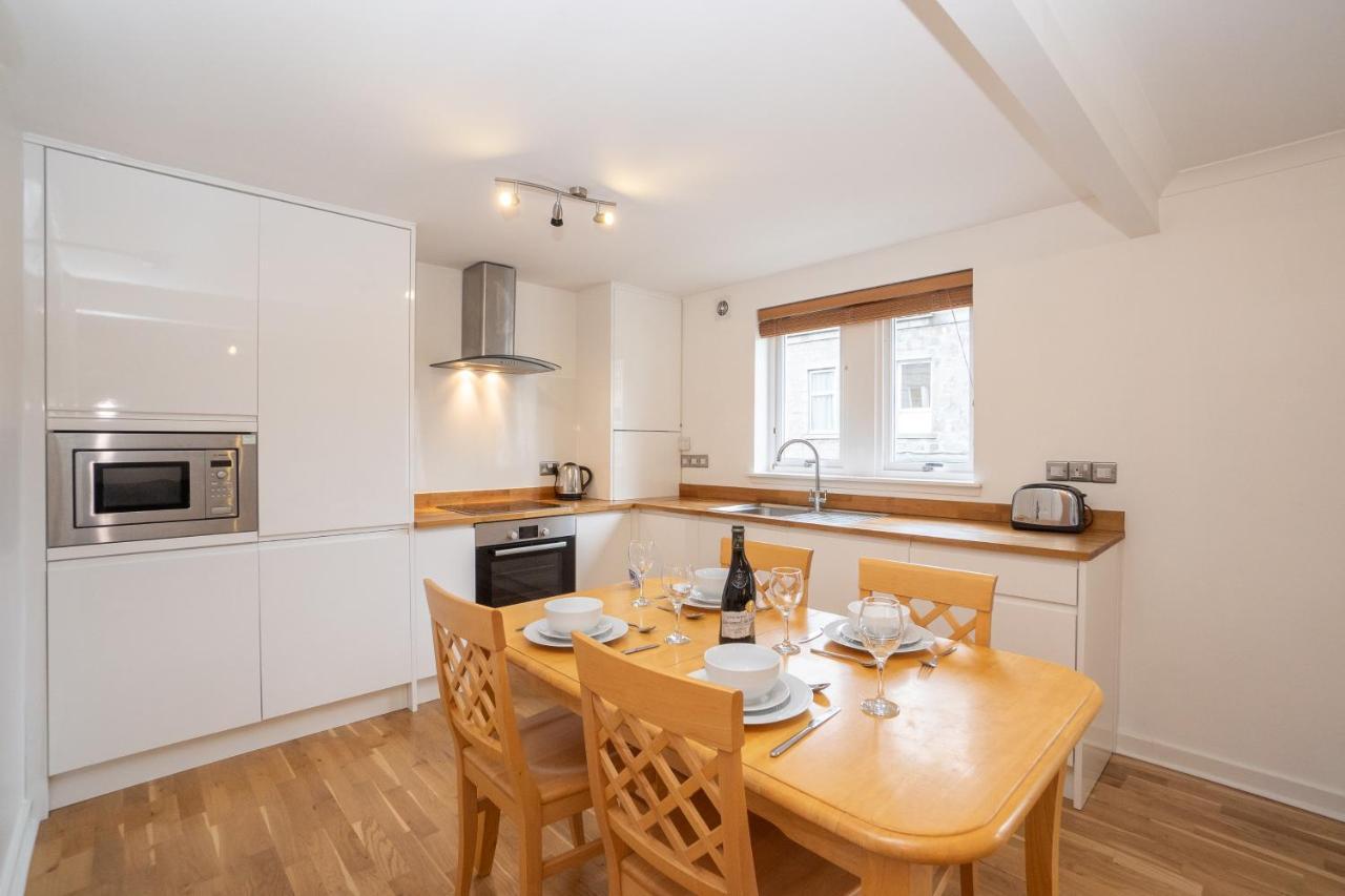 Dwellcome Home: West End 2-Bedroom with Free Parking & Wi-Fi Aberdeen Exterior photo
